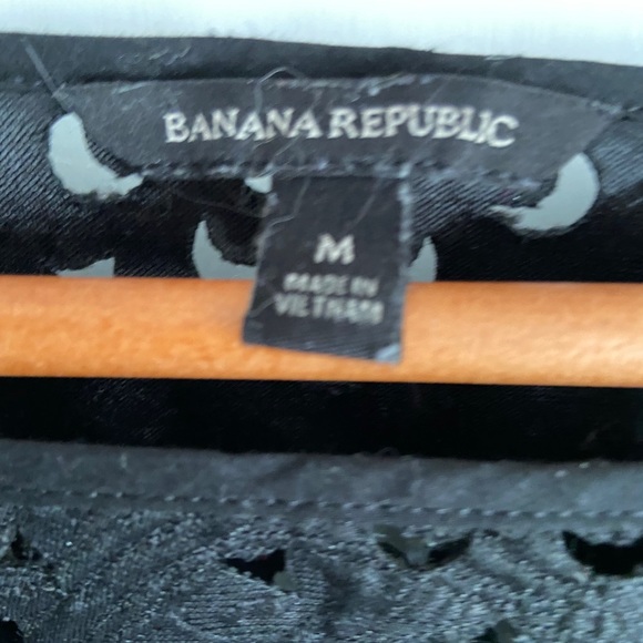 Black Banana Republic laser cut crop top - Picture 3 of 3